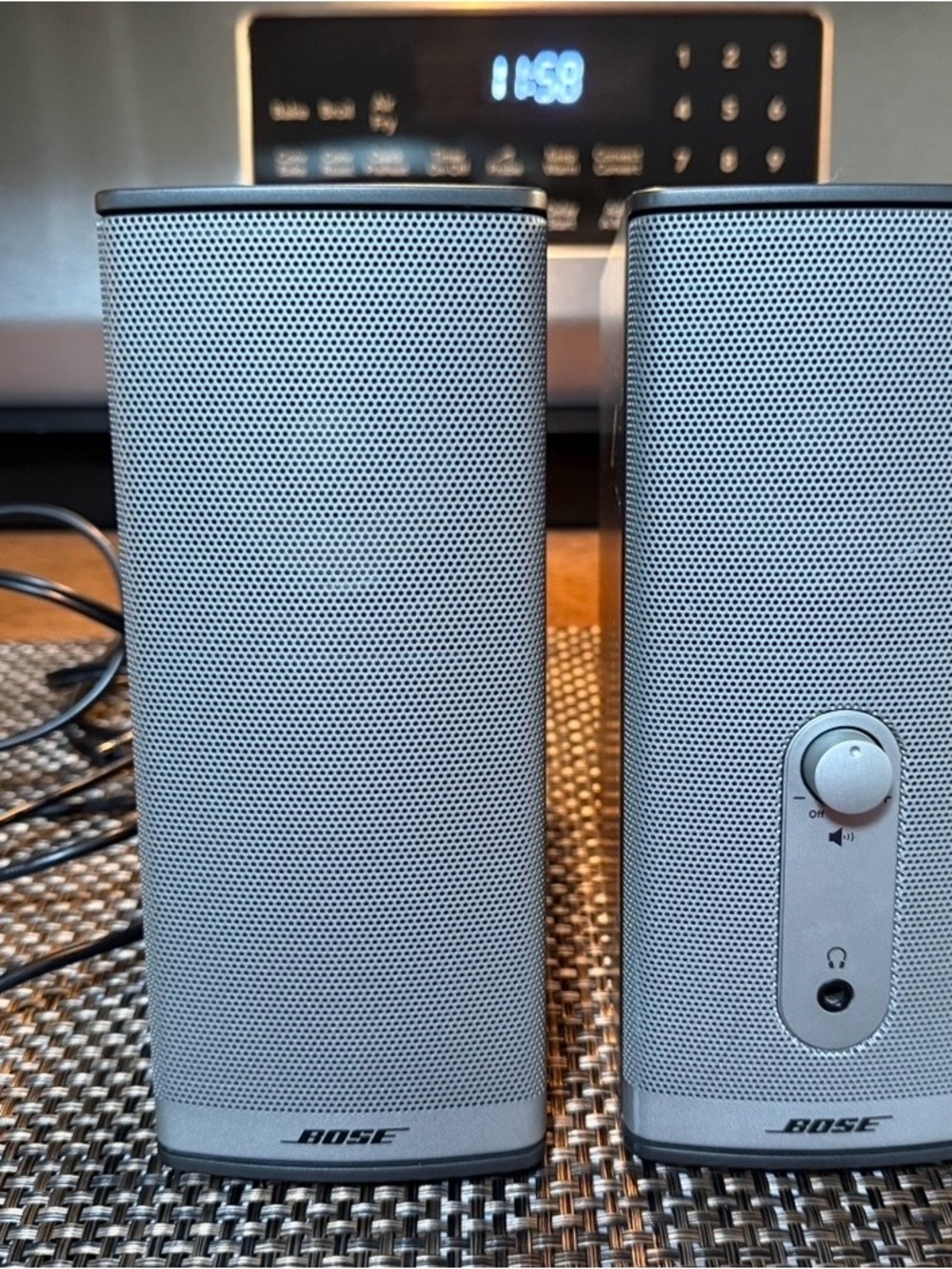 Bose Silver Compact Desktop Speakers with Volume Control